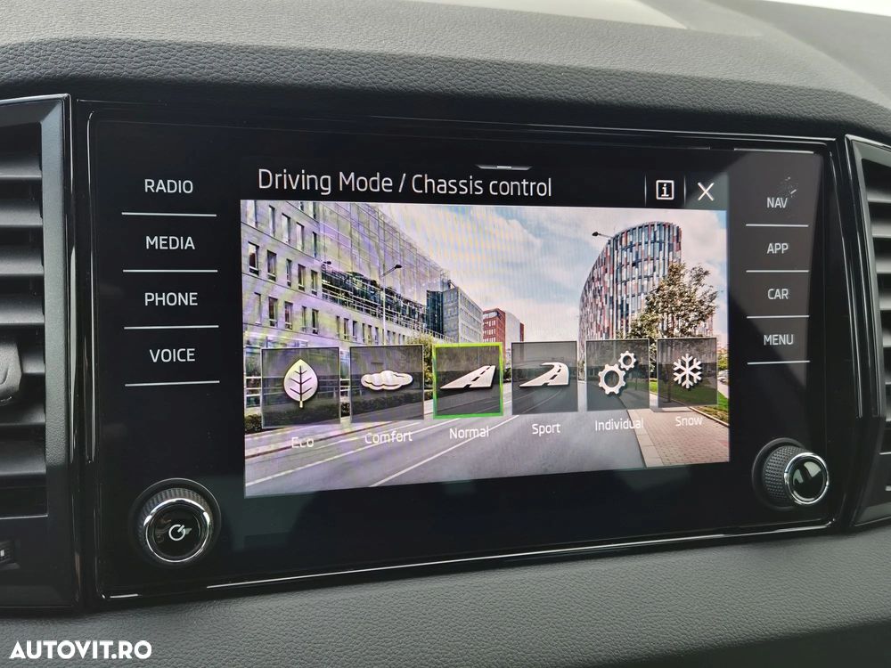 Skoda Karoq 2.0 TDI SCR 4x4 DSG Sportline - 26