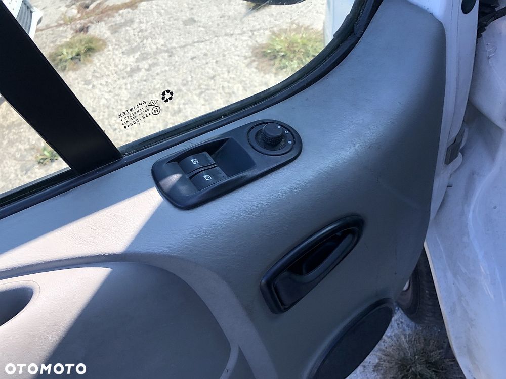 Renault Trafic Blaszak - 15