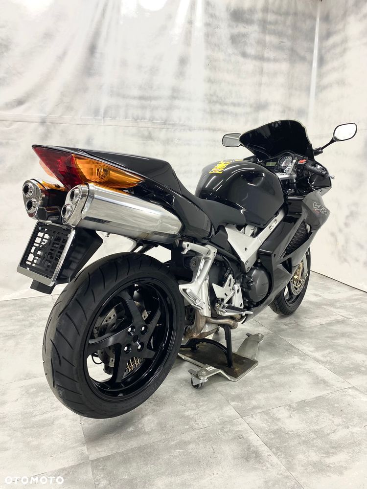 Honda VFR - 11