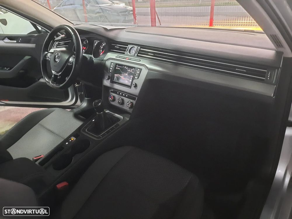 VW Passat 1.6 TDI BlueMotion - 27