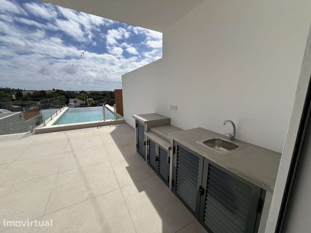 Moradia V3 Nova - Piscina e Jardim
Moderna e luminosa, com 3 quart... - Grande imagem: 3/32