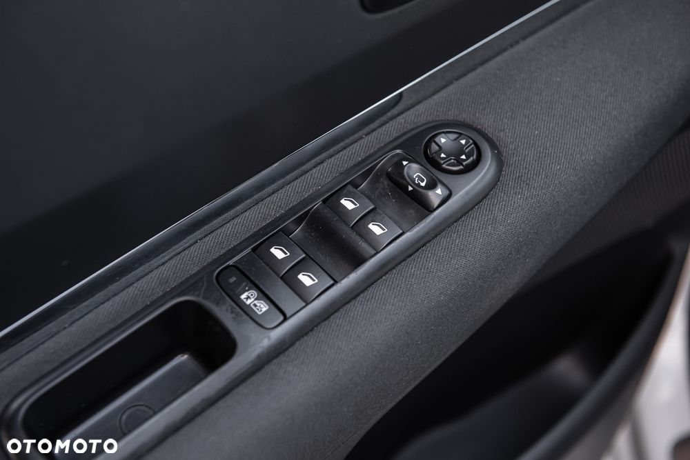 Peugeot 3008 HDi FAP 165 Automatik Allure - 16
