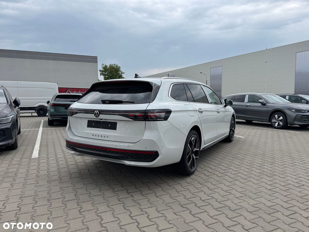 Volkswagen Passat Variant 2.0 TSI R-Line Plus DSG - 11