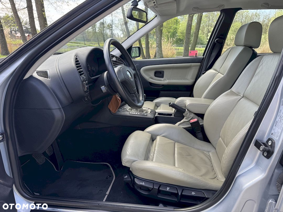 BMW Seria 3 320i - 17
