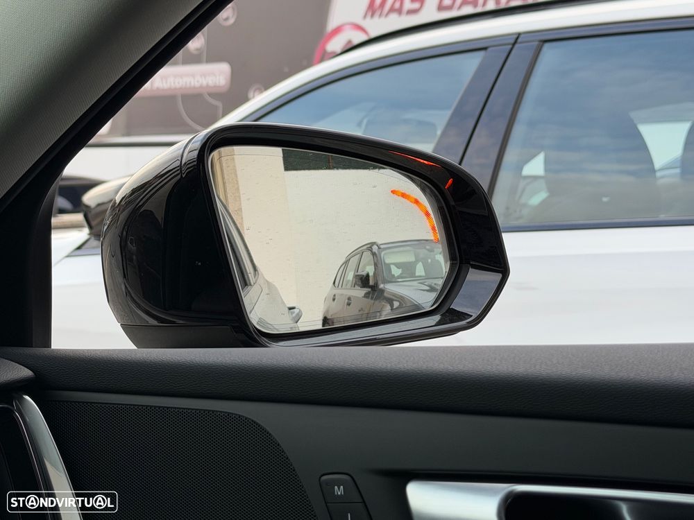 Volvo V60 2.0 B4 Plus Dark Auto - 7