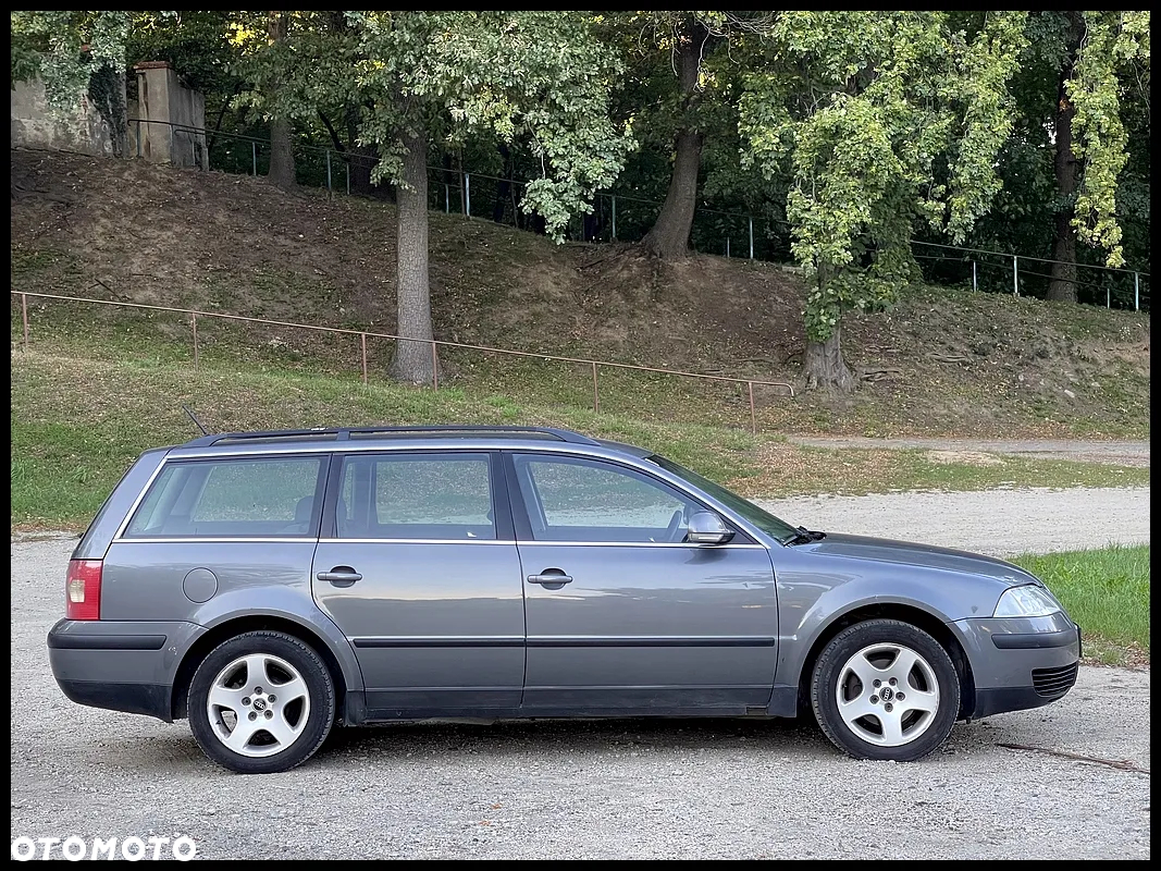 Volkswagen Passat 1.9 TDI Highline - 23