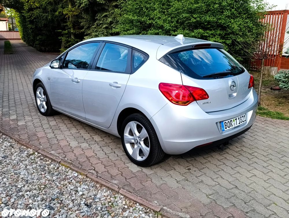 Opel Astra 1.6 Design Edition - 3