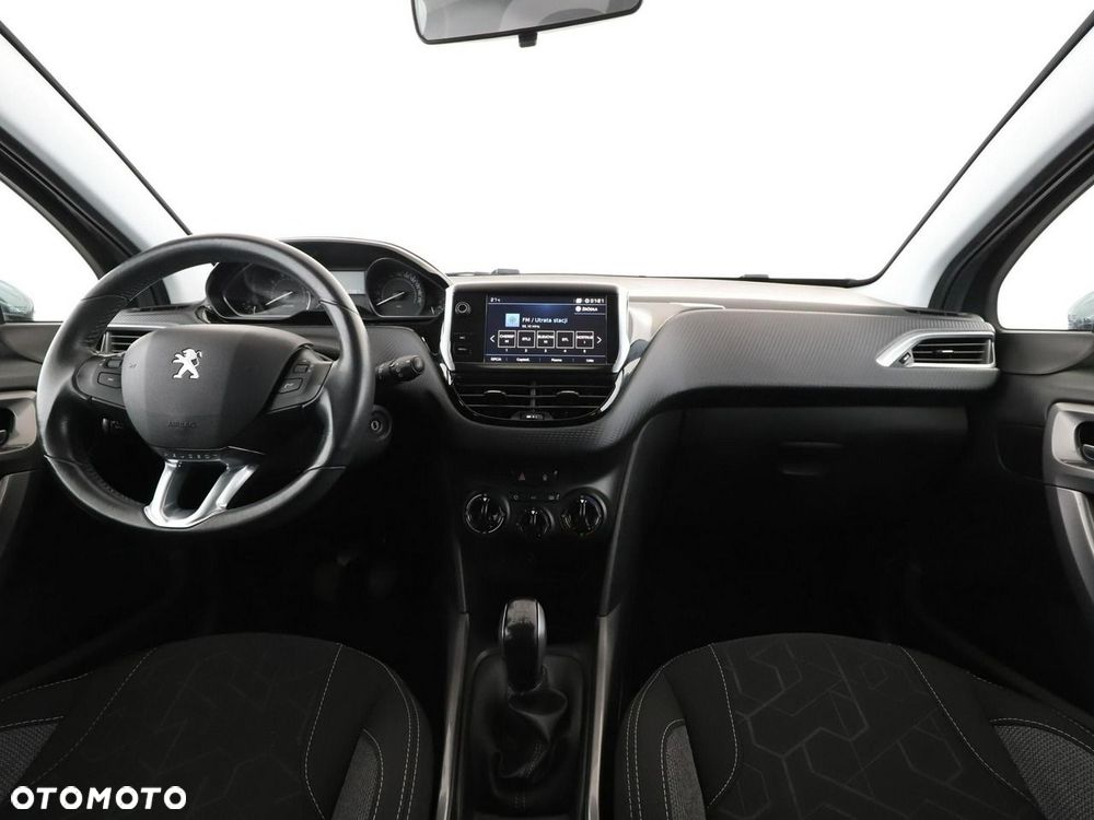Peugeot 2008 1.2 Pure Tech Style S&S - 16
