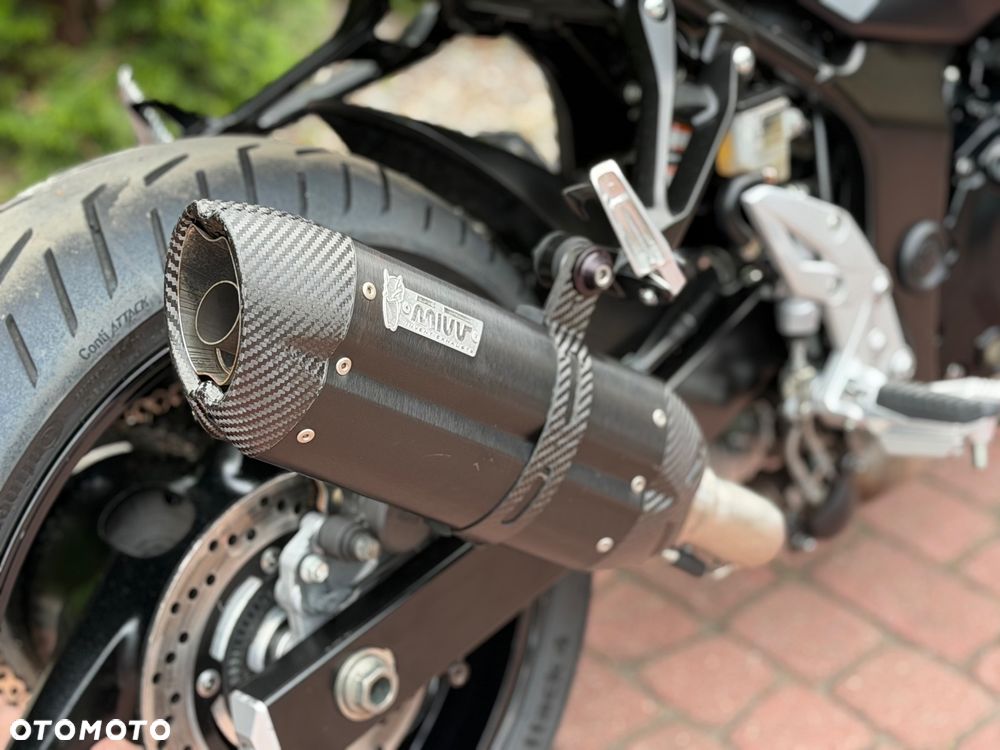 Suzuki GSR - 23