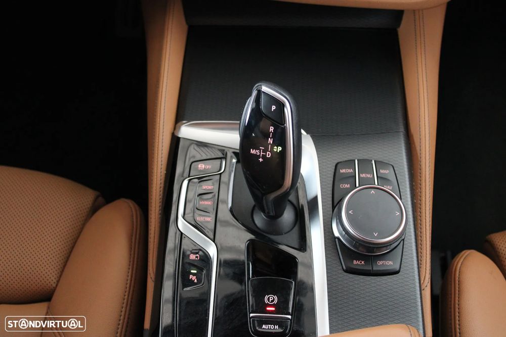 BMW 530 e Pack M - 18