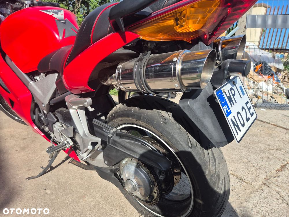 Honda VFR - 8
