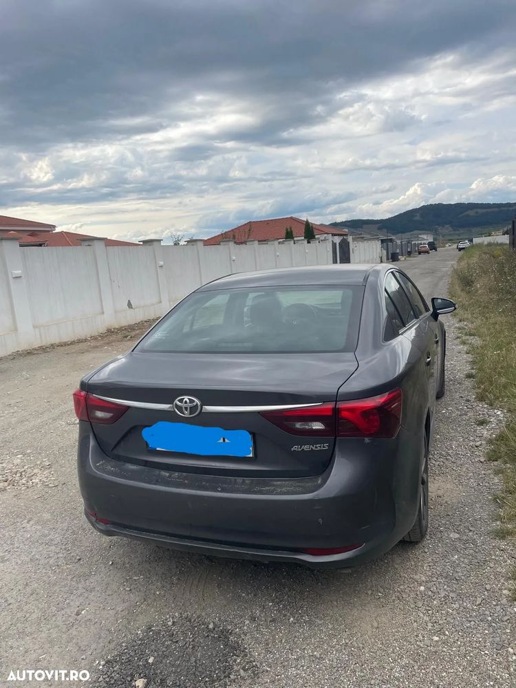 Toyota Avensis 2.0 D-4D Executive - 4