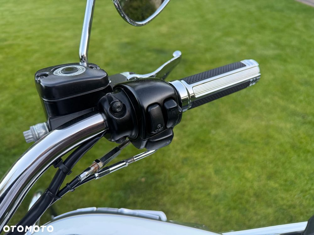 Harley-Davidson Softail Deluxe - 21