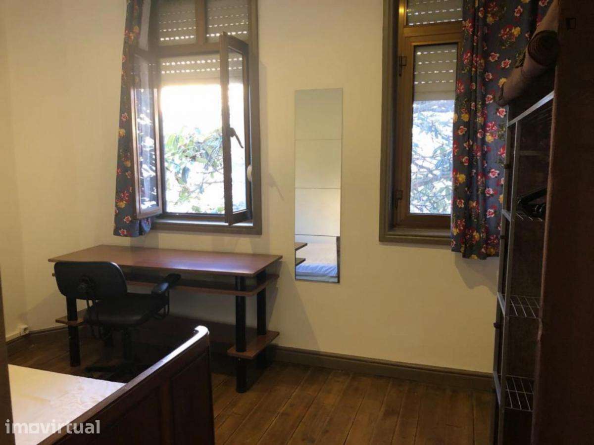 Casa com 2 quartos - localizado em Paranhos Porto - Grande imagem: 2/13