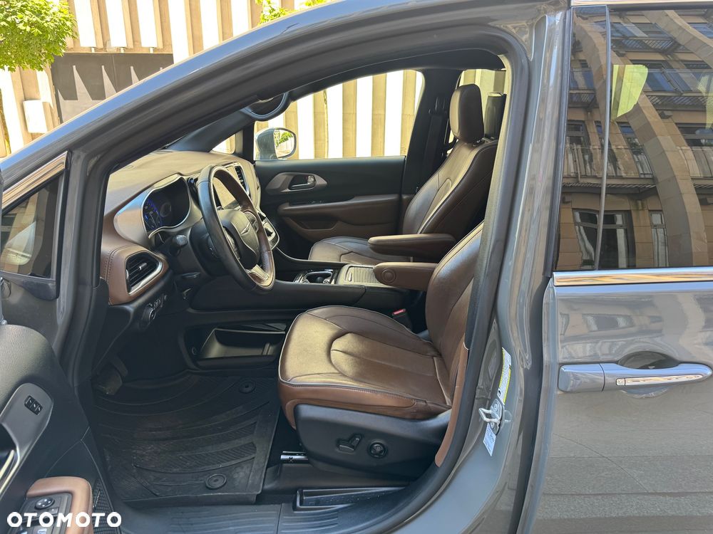 Chrysler Pacifica - 30