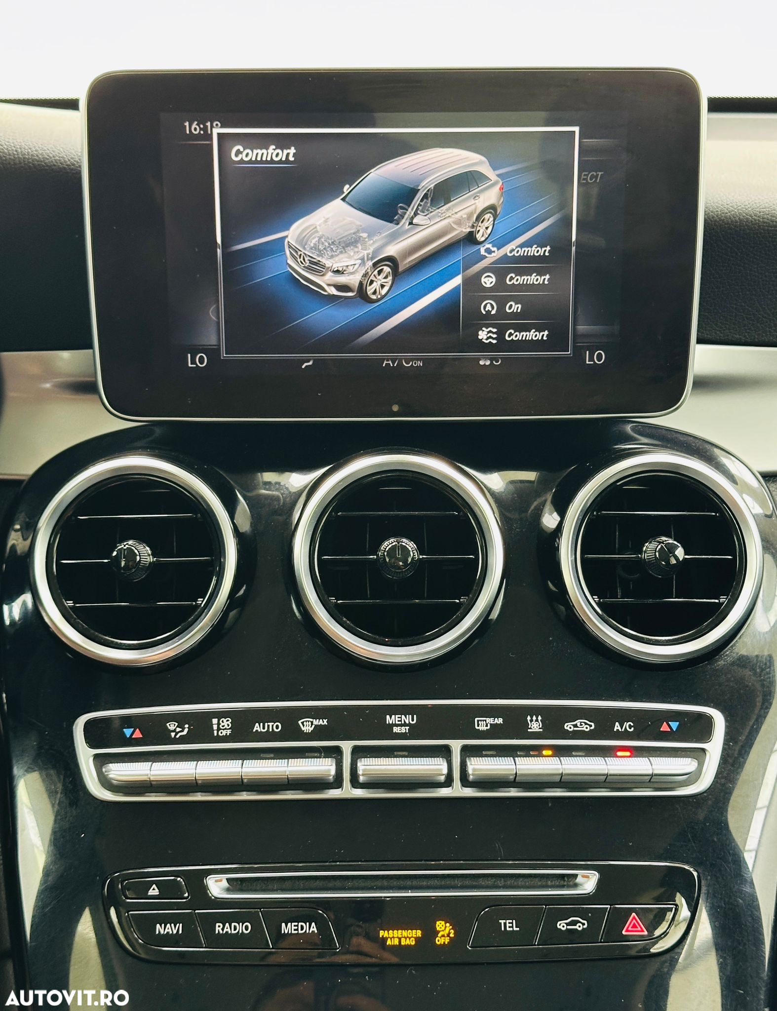 Mercedes-Benz GLC - 33