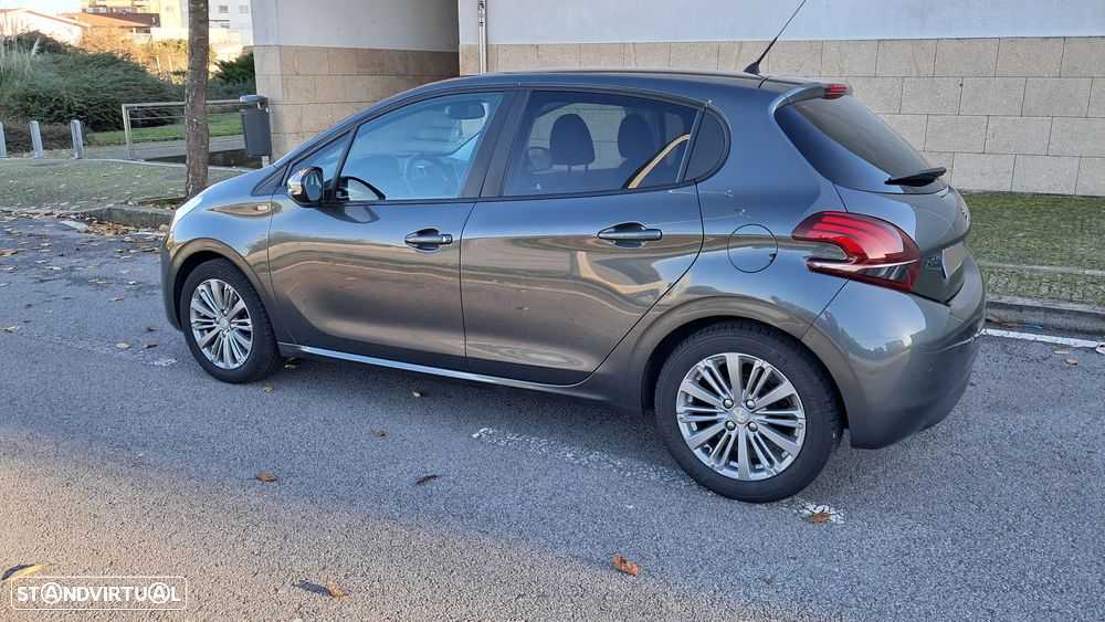 Peugeot 208 1.2 PureTech Style - 4