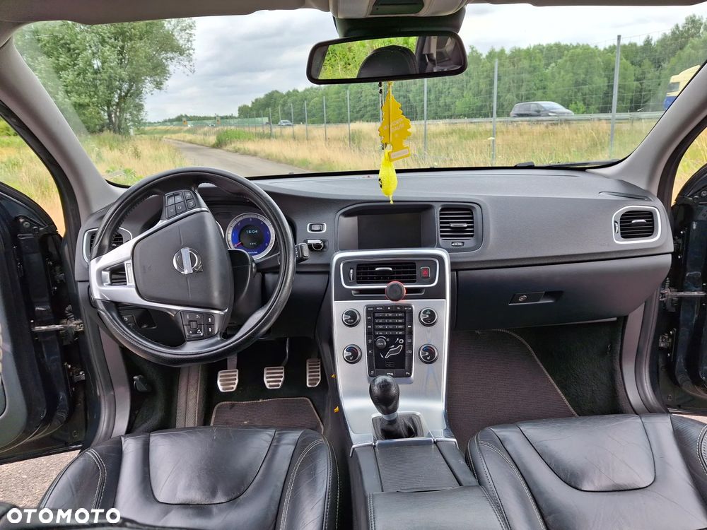 Volvo V60 D3 R-Design - 19