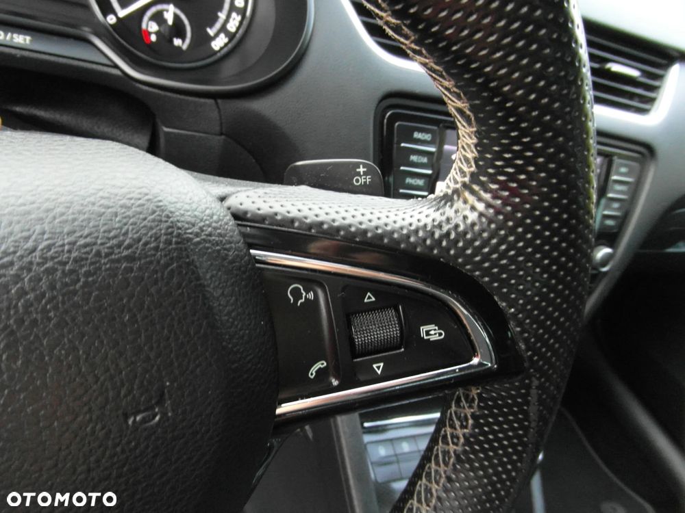 Skoda Octavia 2.0 TDI DSG RS - 27