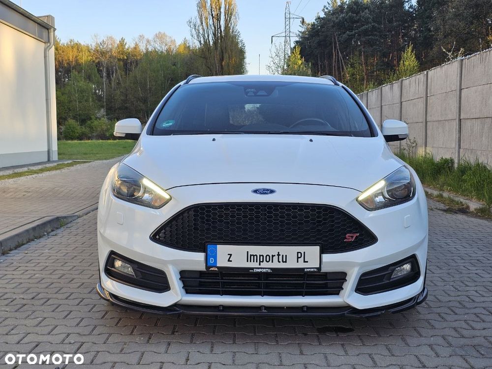Ford Focus 2.0 EcoBoost ST mit Leder-Sport-Paket - 3