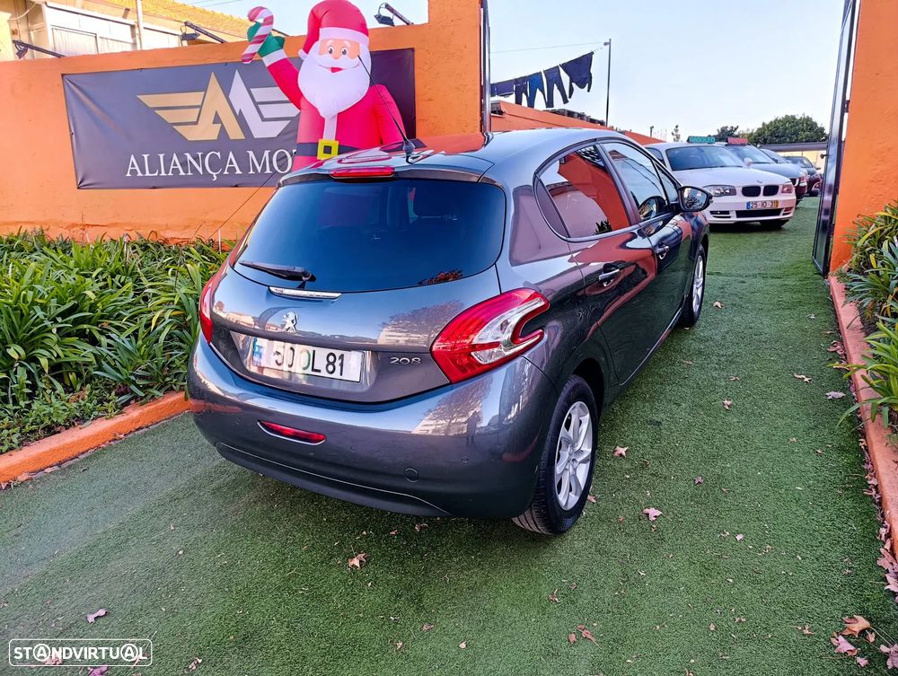 Peugeot 208 1.2 VTi SE Style - 3