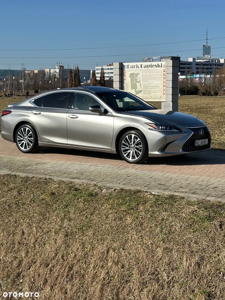 Lexus ES 300h Business Edition + - 2