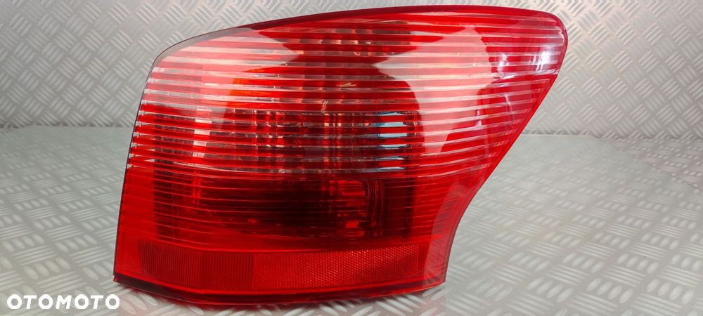 lampa prawy prawa tył tylna w błotnik PEUGEOT 407 KOMBI SW 2004-2008 EUROPA - 2
