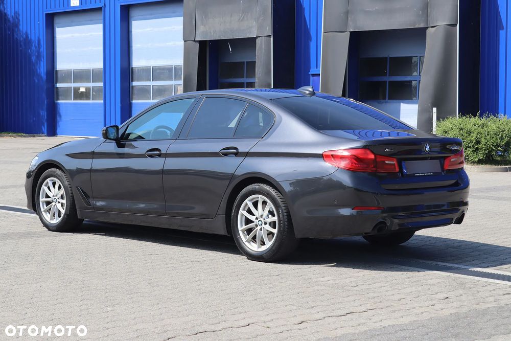 BMW Seria 5 530d xDrive Luxury Line sport - 4