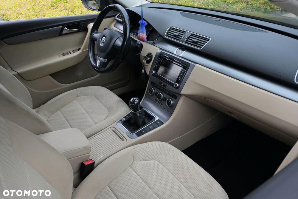 Volkswagen Passat 2.0 TDI Highline - 24