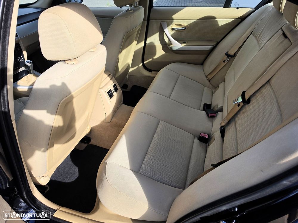 BMW 320 d xDrive - 37