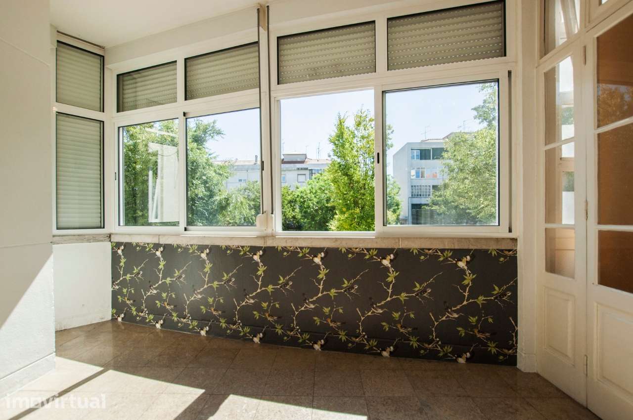 Apartamento T3 Luminoso com Varandas, junto ao Metro do Areeiro - Grande imagem: 2/21