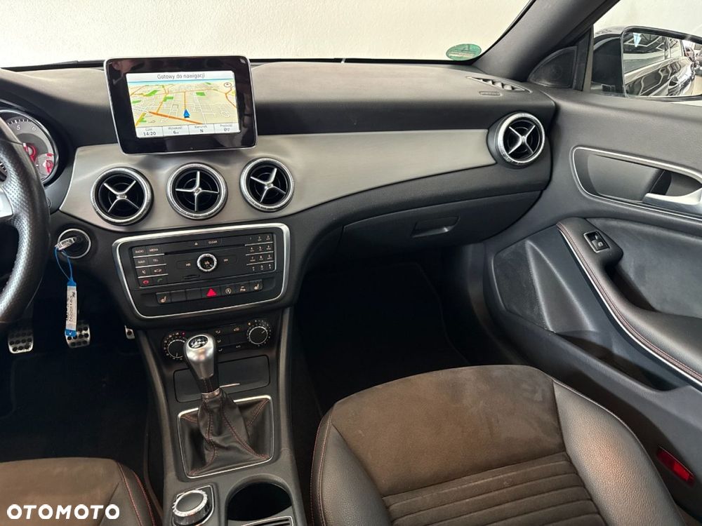 Mercedes-Benz CLA 180 AMG Line - 8