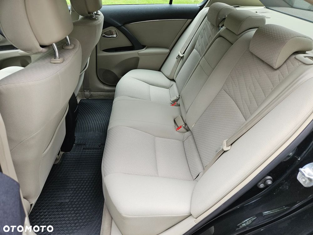 Toyota Avensis 2.0 Sol plus - 14