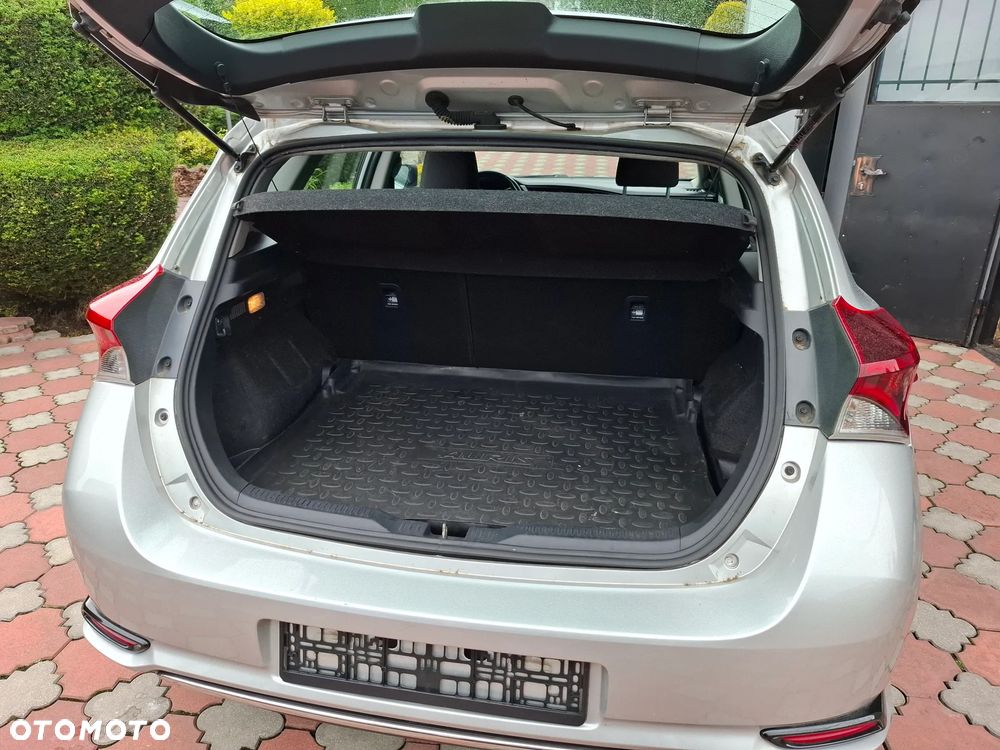 Toyota Auris 1.8 HSD Luna - 23