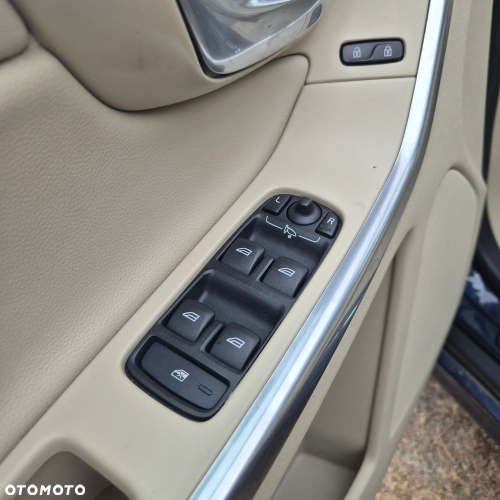 Volvo XC 60 D4 Drive-E Momentum - 30