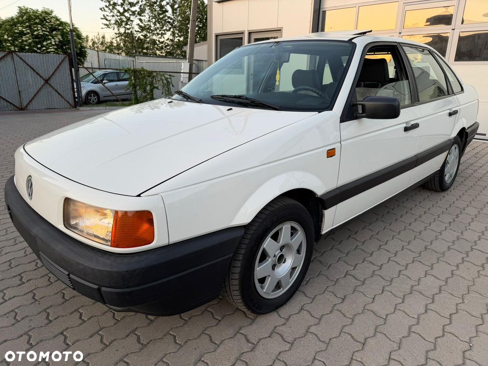 Volkswagen Passat - 1
