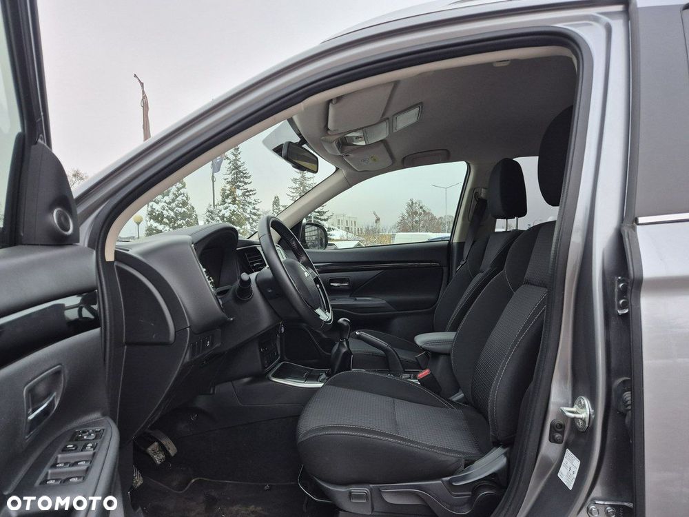 Mitsubishi Outlander - 10