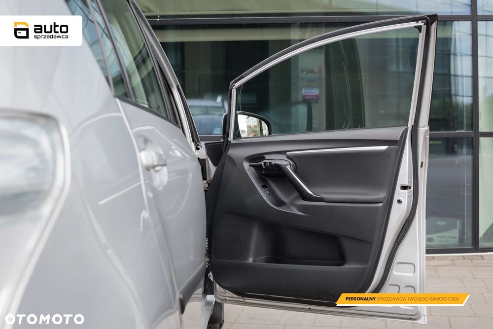 Toyota Verso 1.8 Premium 7os - 22
