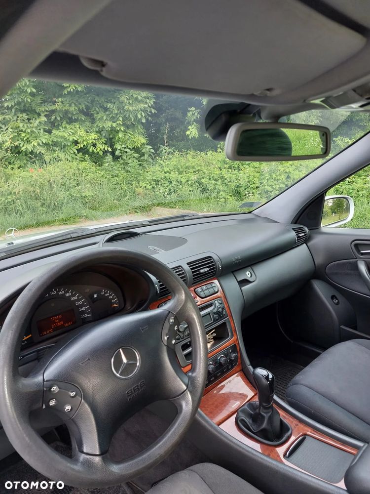 Mercedes-Benz Klasa C 180 T Kompressor Classic - 9