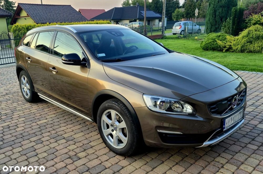Volvo V60 Cross Country - 1