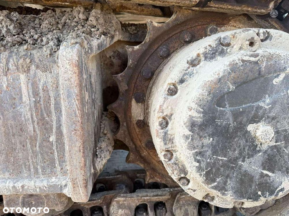 Volvo EC 240 LC - 22