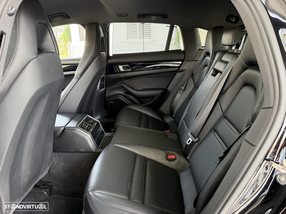Porsche Panamera 4 E-Hybrid - 8
