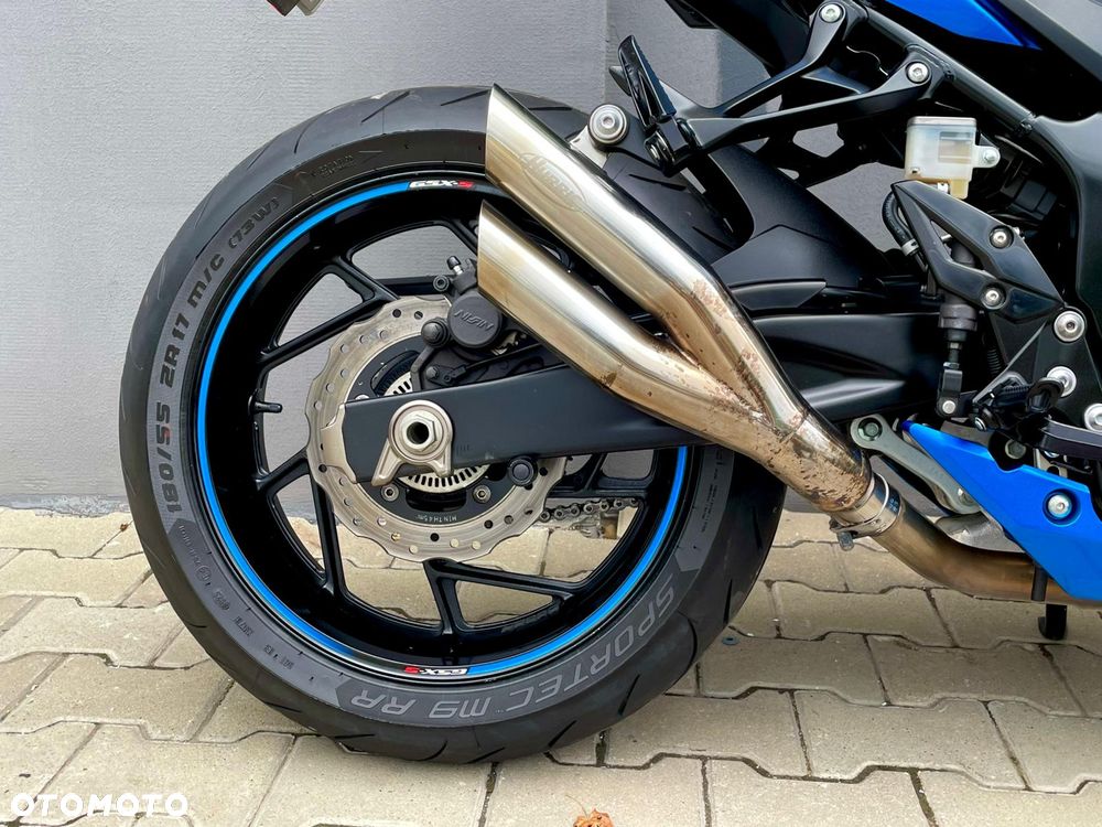 Suzuki GSX - 13