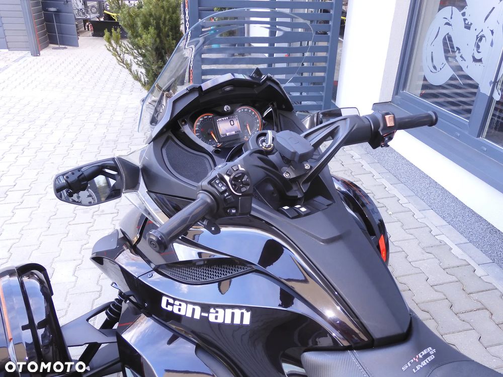 Can-Am Spyder - 35