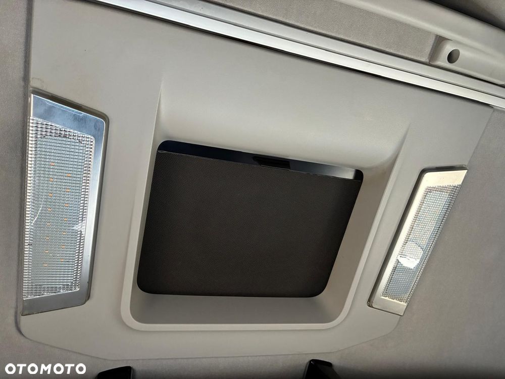 Renault T480 HIGH SLEEPER CAB - 17