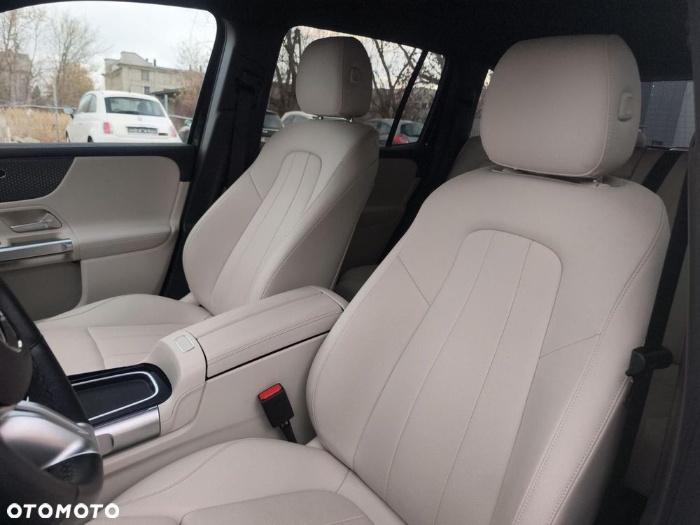 Mercedes-Benz GLB - 12