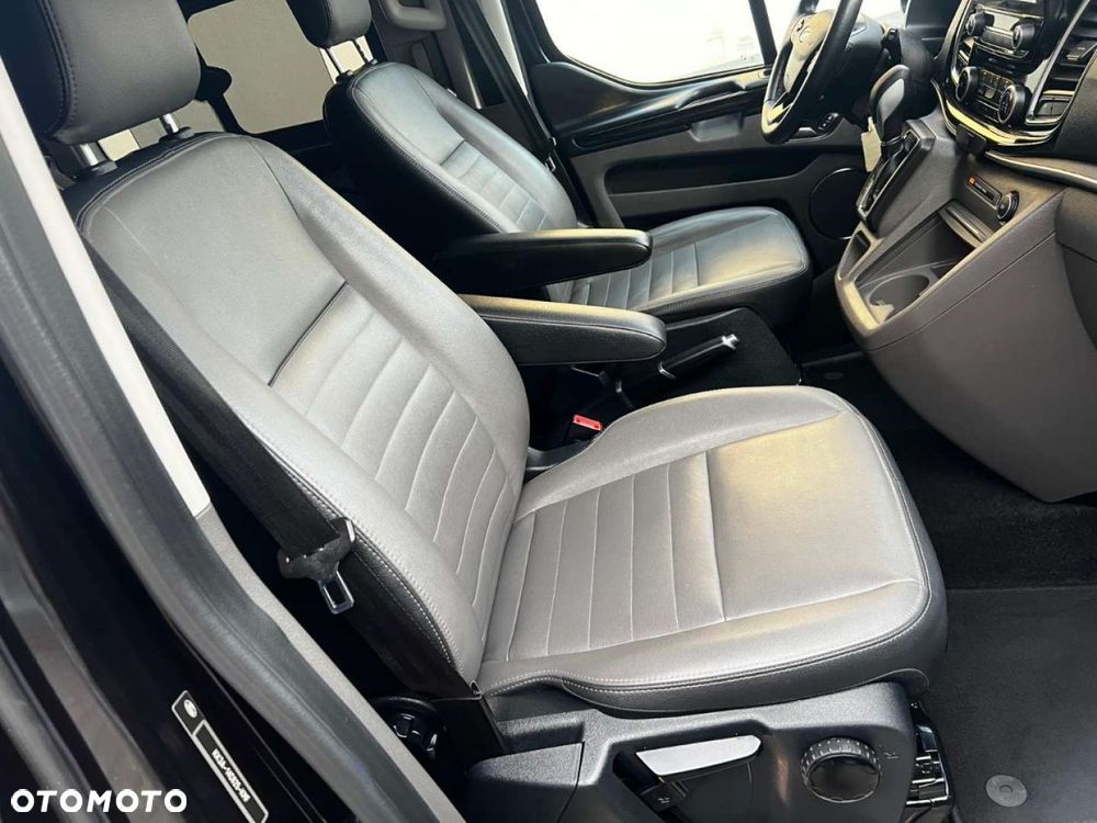 Ford Tourneo Custom - 32