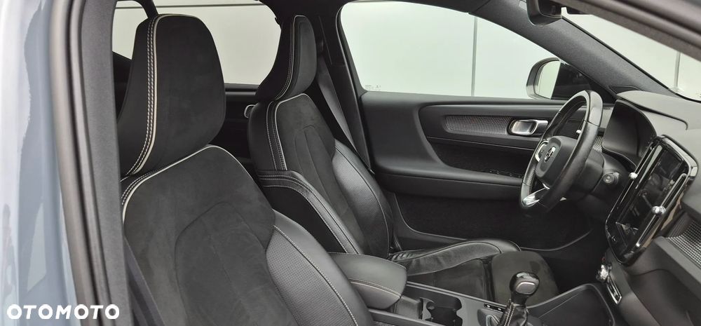 Volvo XC 40 T3 R-Design - 29