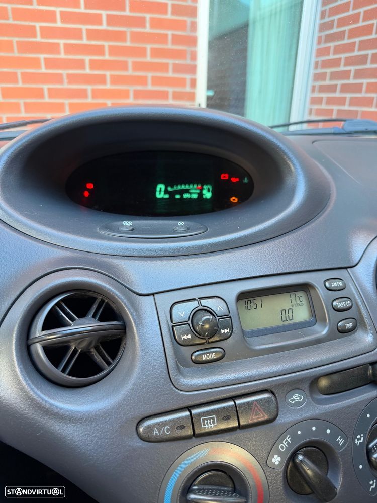 Toyota Yaris 1.0 Luna E.Aut - 4