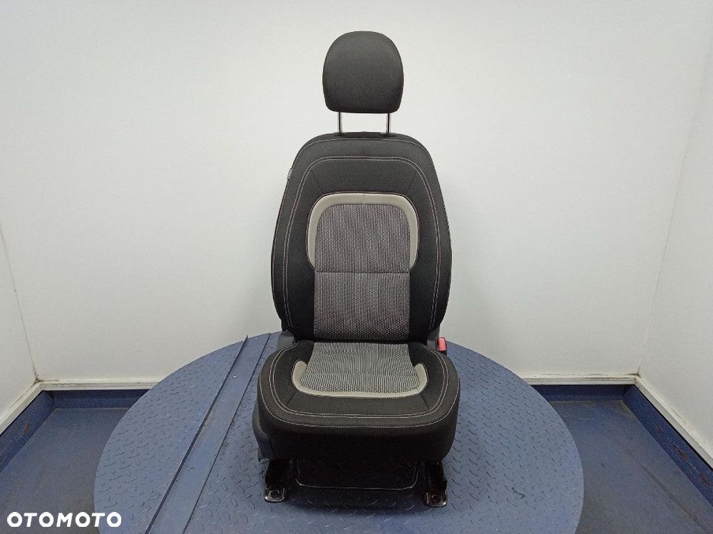 KIA CEED II 12- FOTEL PASAŻERA PRZÓD PRAWY - 1
